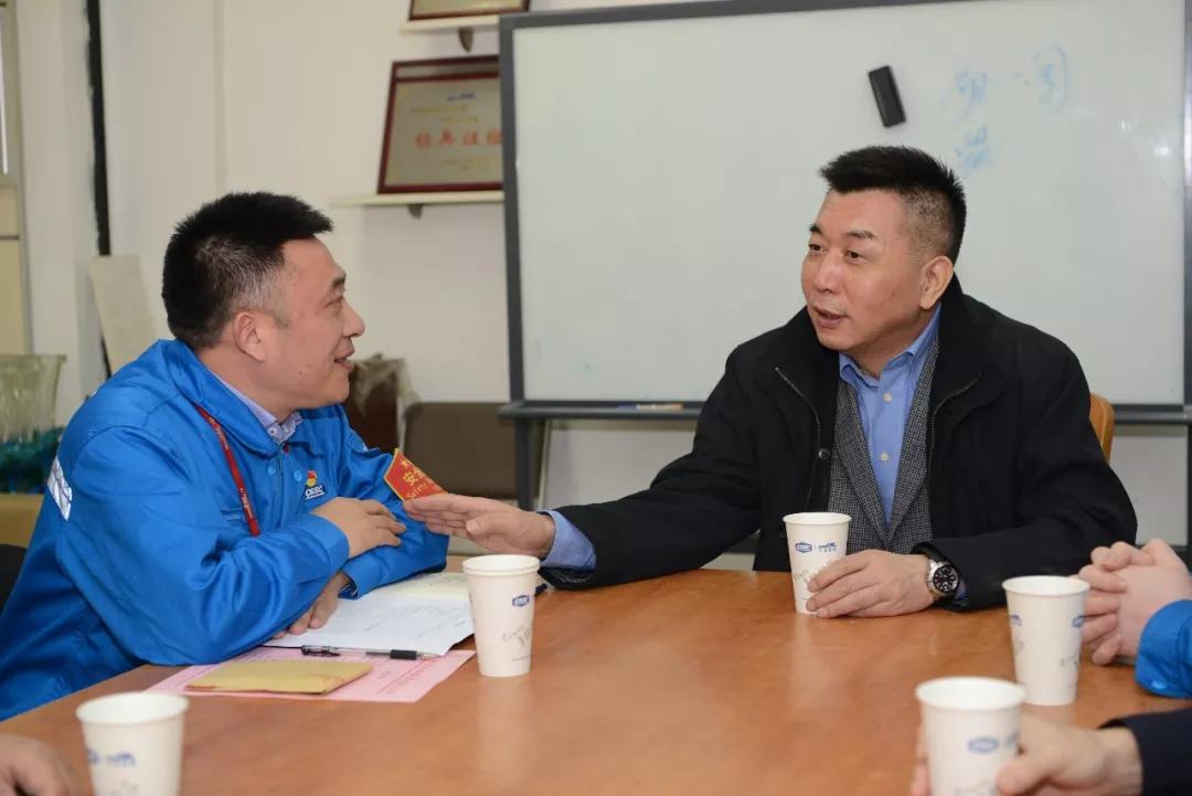 党的建设党组成员走访慰问