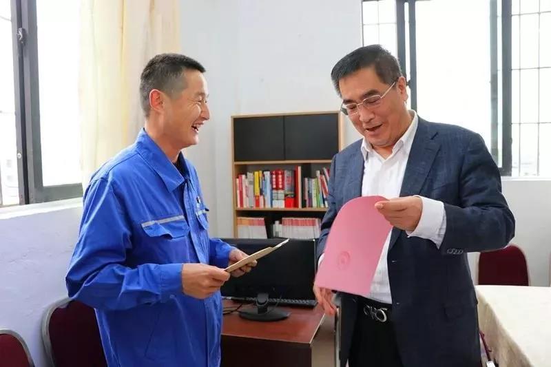 党的建设党组成员走访慰问
