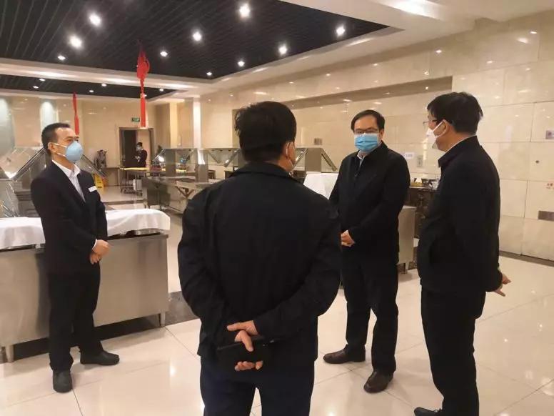 杨金成到党的建设物业公司检查指导疫情防控工作