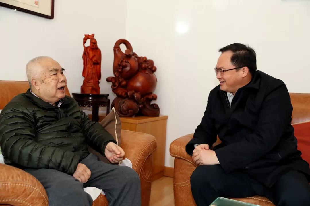 党的建设党组成员走访慰问
